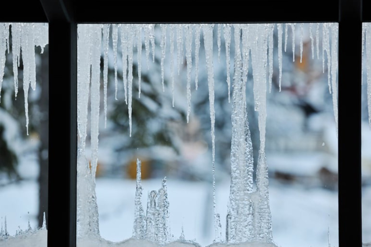 5 Ways to Keep the Cold From Sneaking in Through Your Windows Featured Image